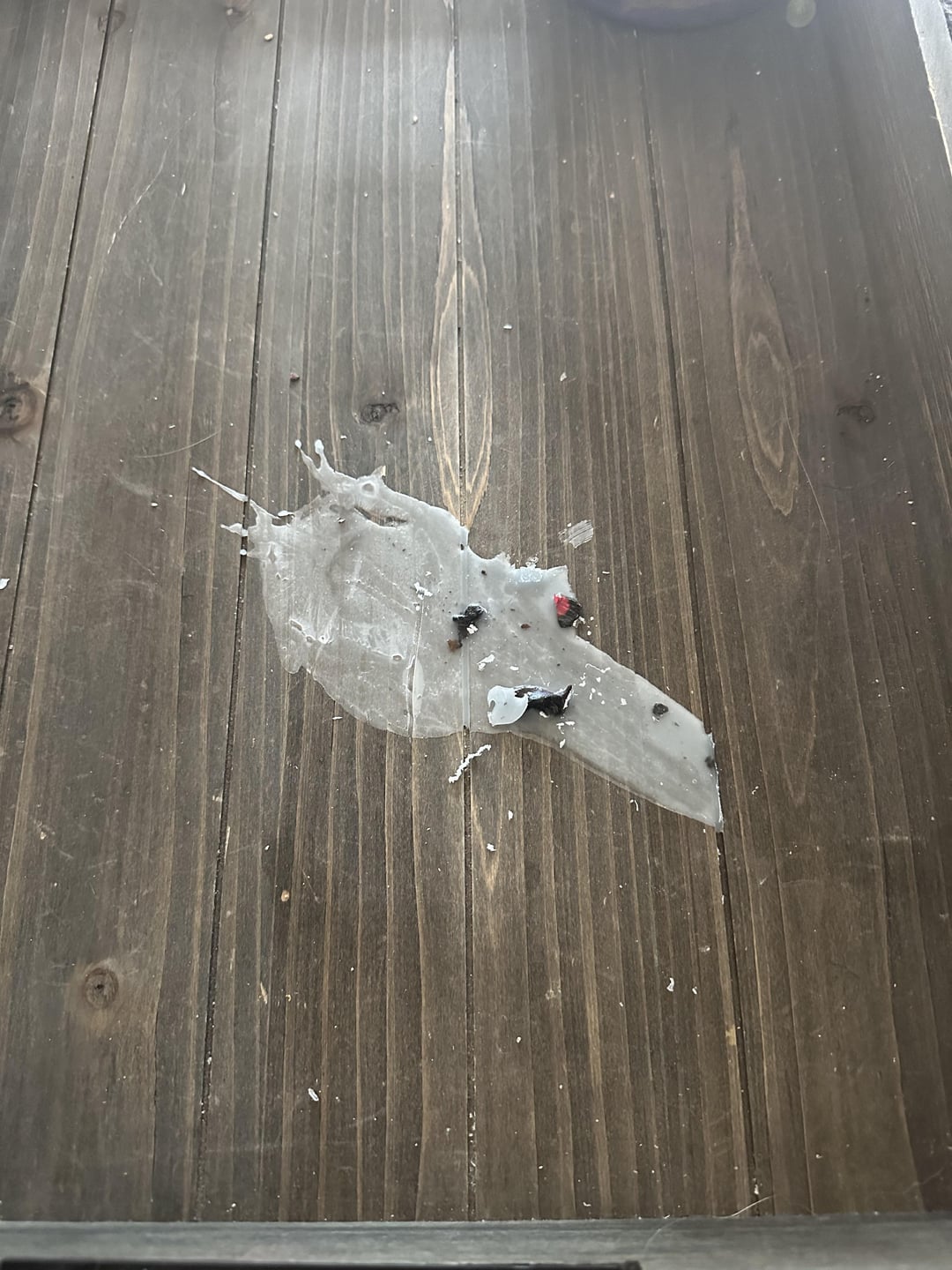 świeży wosk zeskrobuję zmrożonym plastikowym nożem