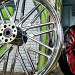 chrom motocyklowy w procesie