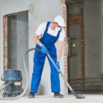 gruz po remoncie w workach