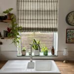 Elegancka dekoracja okna w domu