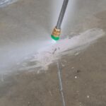 domowe-sposoby-na-plamy-oleju-hydraulicznym