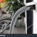 podłącz wąż do gniazda ssącego