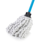 mop z mikrofibry lepiej zbiera brud
