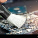 puszka-sprezonego-powietrza-na-klawiaturze-laptopa-1769180779