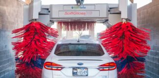 Szczotki na myjni automatycznej, wałki obrotowe, ciśnienie wody – co tak naprawdę rysuje lakier Twojego samochodu? Szczotki na myjni automatycznej