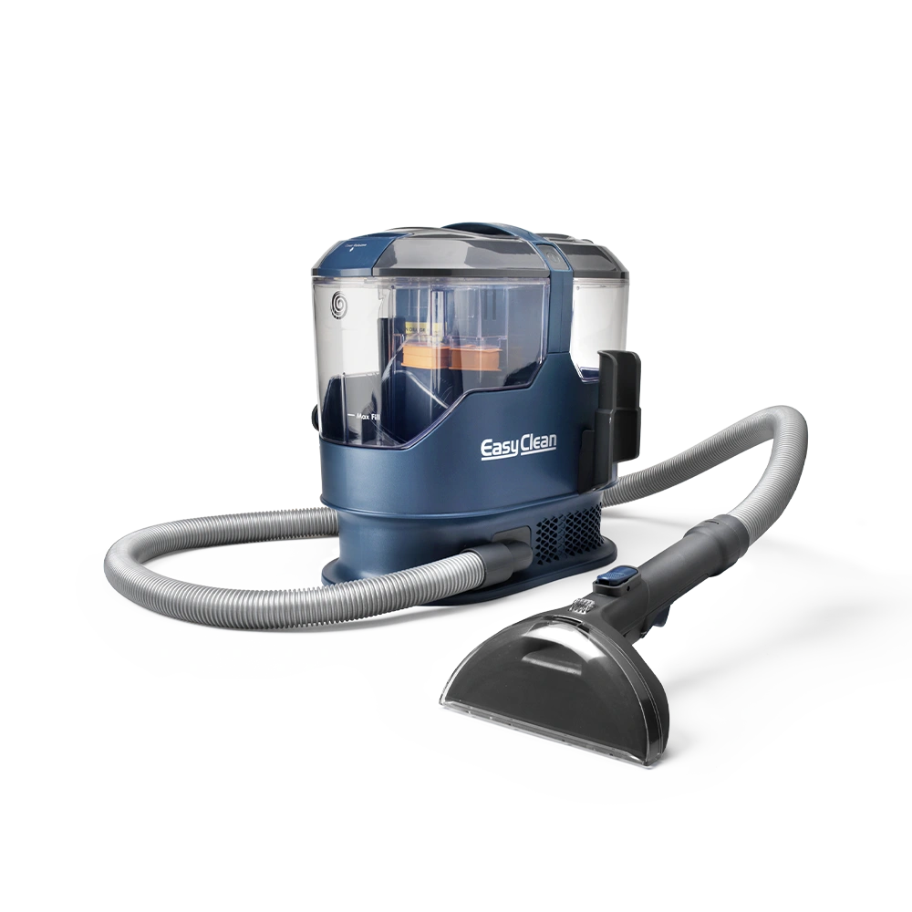 Wykładzina po profesjonalnym czyszczeniu Świezo wyczyszczona mokra wykładzina po ekstrakcyjnym praniu