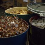 sortowanie-starych-telefonow-w-workach-1770652879